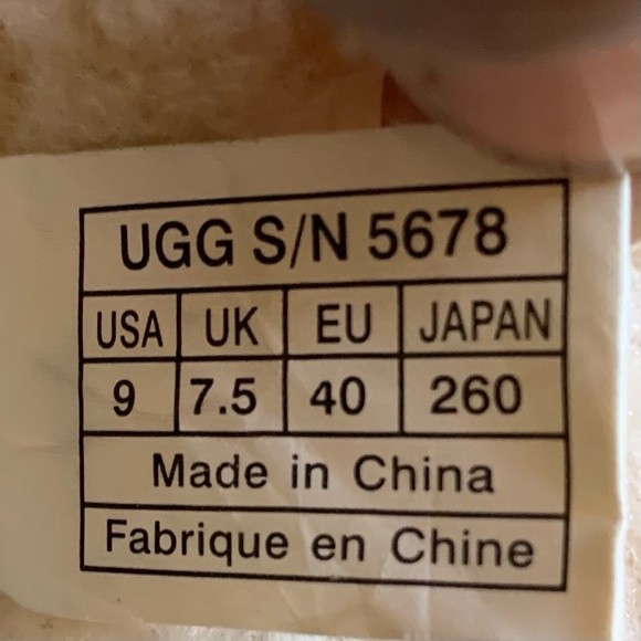 Ugg Kensington Moto Black Boot, Size 9 - Picture 5 of 6